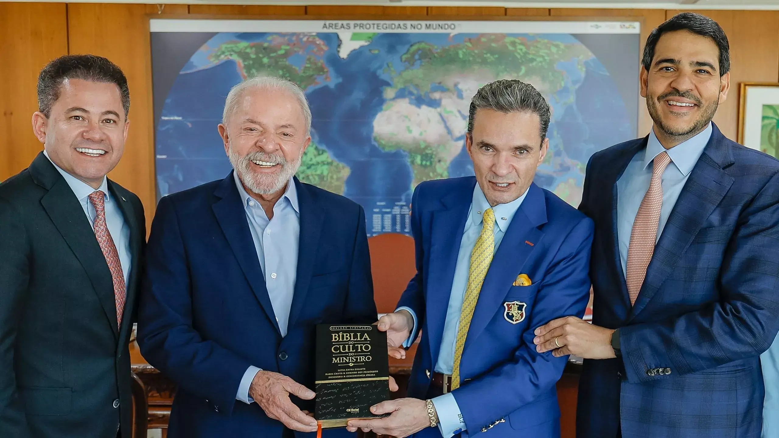 Lula indica Jorge Messias para vaga no STF após apoio de bispo evangélico