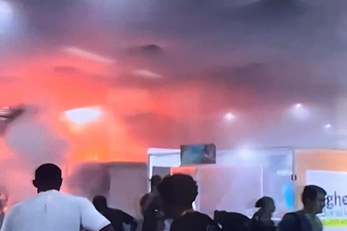 Incêndio atinge pavilhão dos países na COP30; área foi evacuada