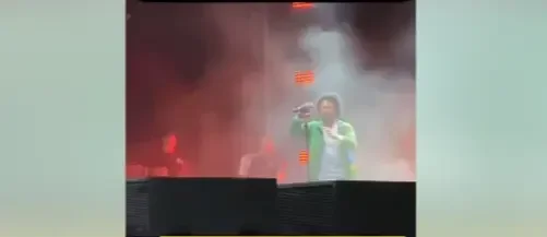 Cantor Thalles Roberto canta hino do Flamengo em Marcha para Jesus