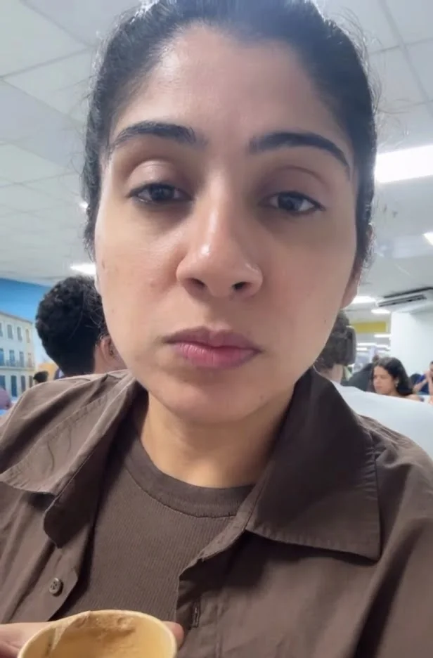 Cantora Cláudia se pronuncia sobre polêmica de suposto colar durante ministração