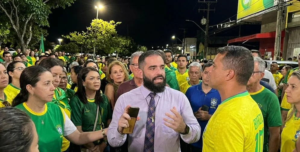 Quem é o pastor que foi agredido após criticar Bolsonaro em vigília em Brasília?