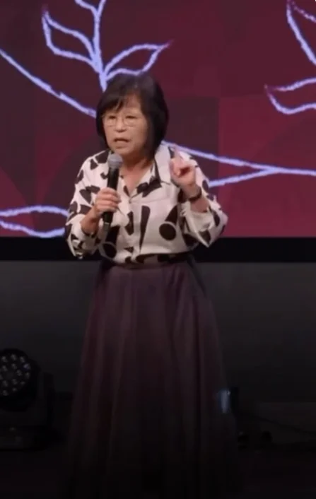 Eyshila compartilha vídeo sobre perigo do comunismo