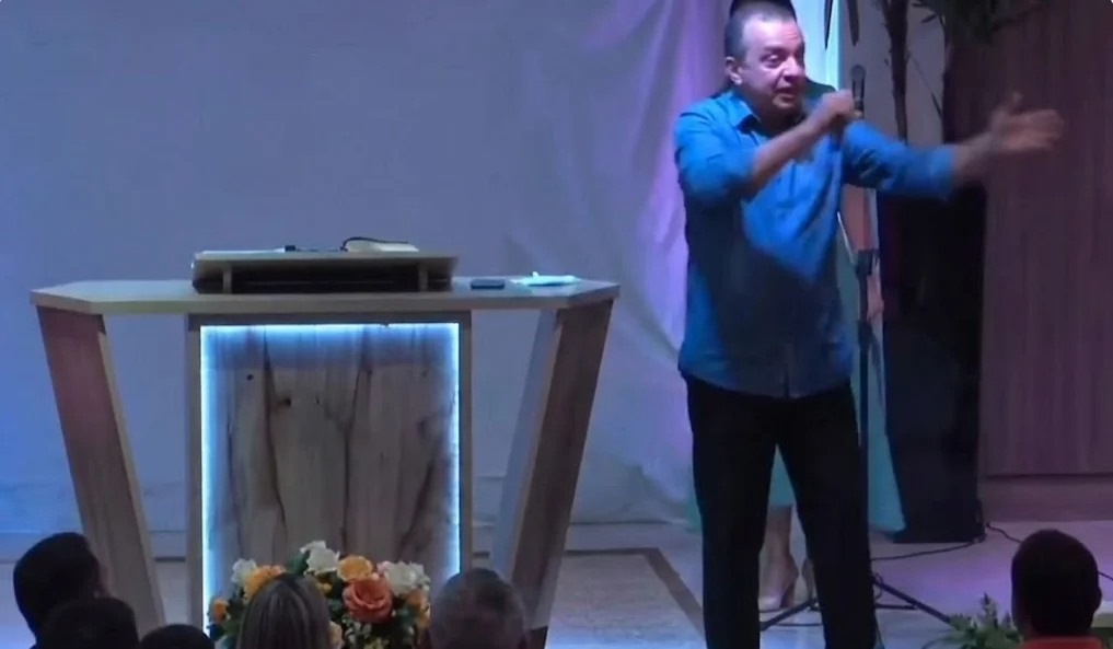 Pastor pede saída de petistas de igreja e diz que 'Jesus era de direita'