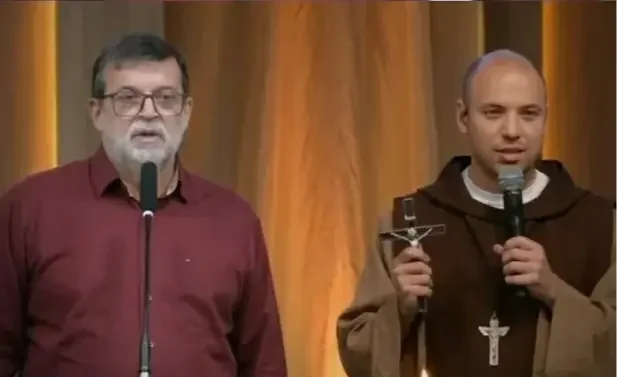 Pastor afirma que rezar é pecado e ofende a Deus