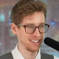 Matt Pocius, líder cristão, em estúdio com expressão pensativa, provocando debate sobre fé e atualidade.