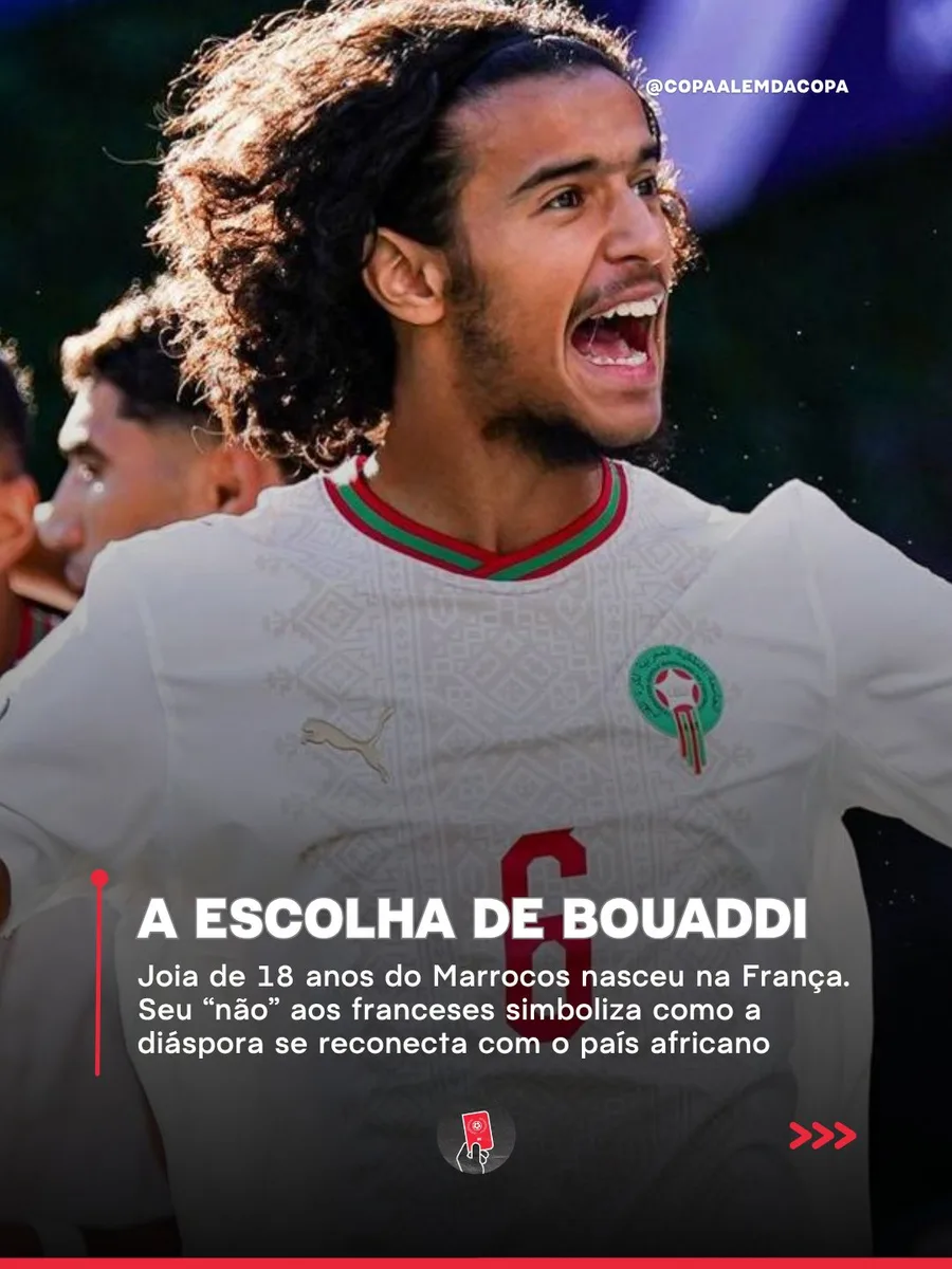 Jovem jogador marroquino Ayyoub Bouaddi, de 18 anos, em campo com uniforme da seleção de Marrocos durante partida da Copa do 