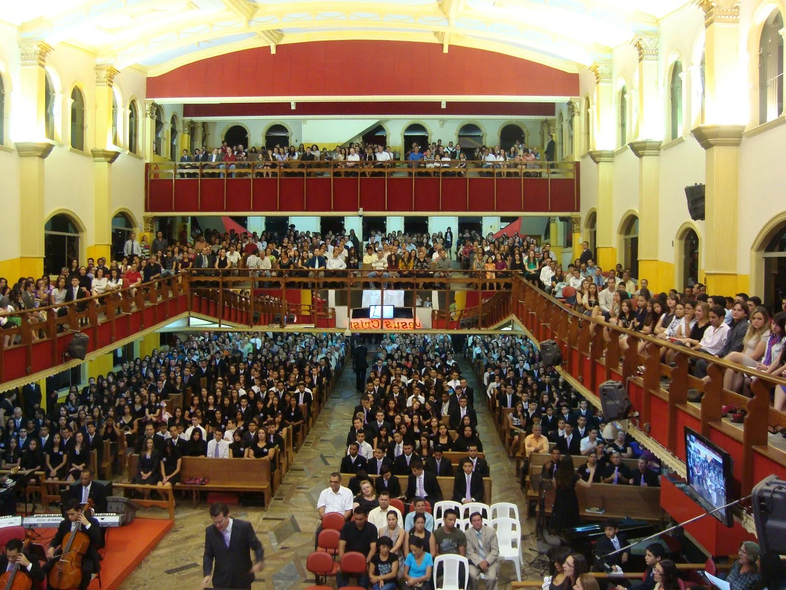 Evangélicos chegam a 26,9% da população brasileira em 2025