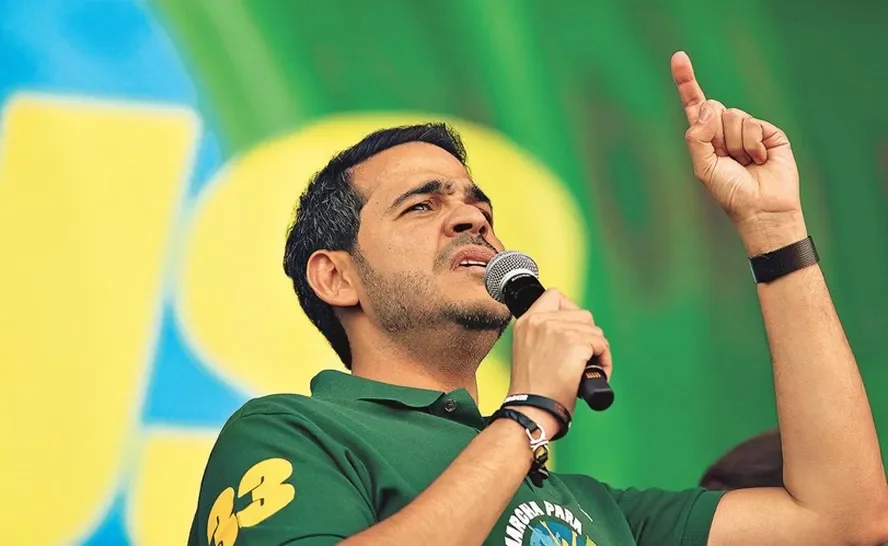 Indicado ao STF, Jorge Messias é aplaudido em culto na Assembleia de Deus