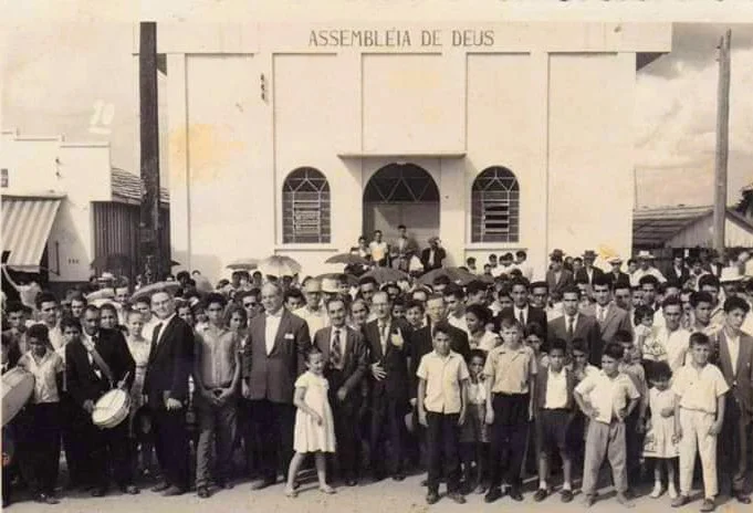 Por que a Assembleia de Deus possui múltiplos ministérios no Brasil