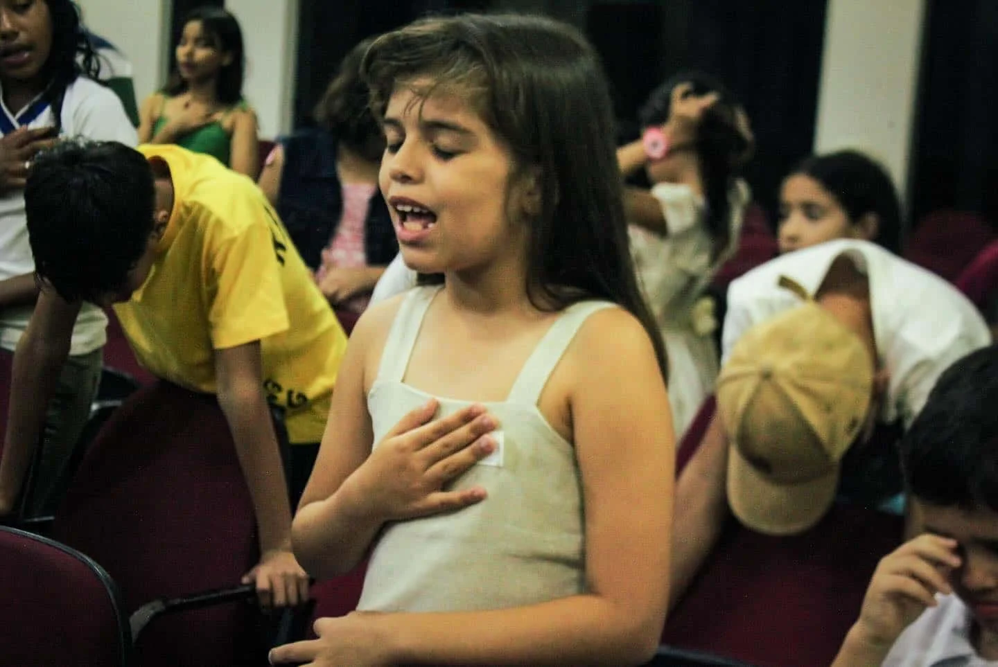 Criança de 9 anos profetiza volta de Jesus em culto da Assembleia de Deus