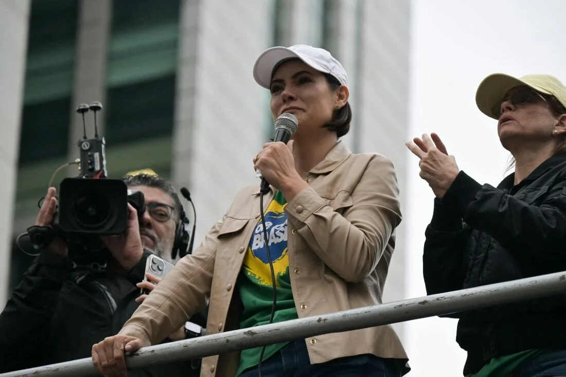 Michele Bolsonaro critica aproximação do PL com Ciro Gomes em evento no Ceará