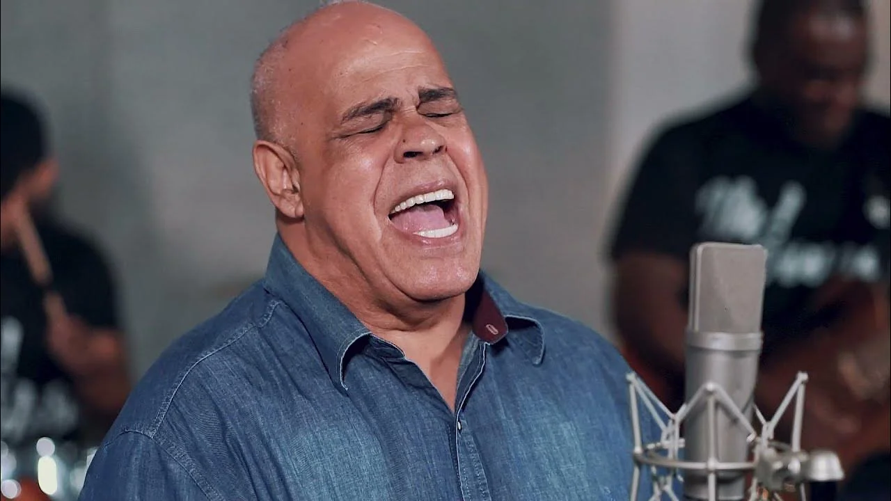 Cantor gospel relata encontro com anjo que entregou envelope com R$ 3 mil