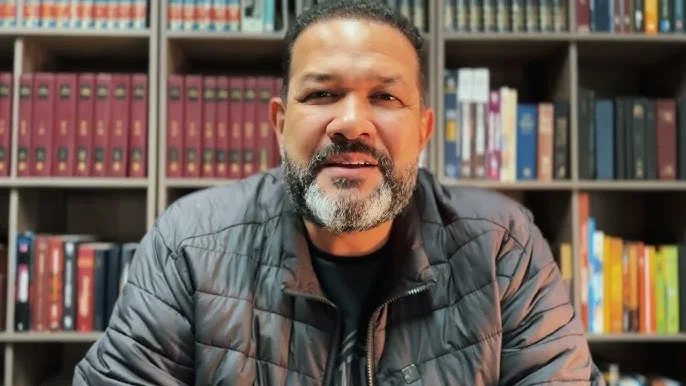 Pastor inclusivo é REFUTADO por Sezar Cavalcante: até onde vai a interpretação bíblica?