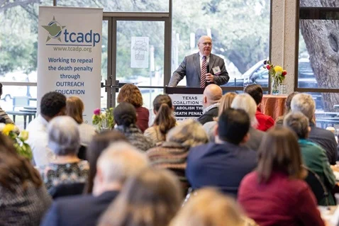 Mulher busca pastor para se libertar de fofocas