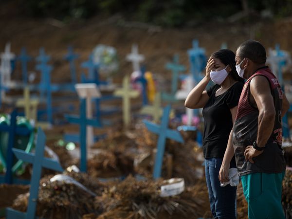 Pastor chora ao encontrar esposa que estava desaparecida a 3 dias