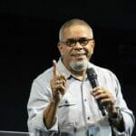 Após ser acusada de engravidar fiel Pastor Neil Barreto anuncia afastamento da igreja