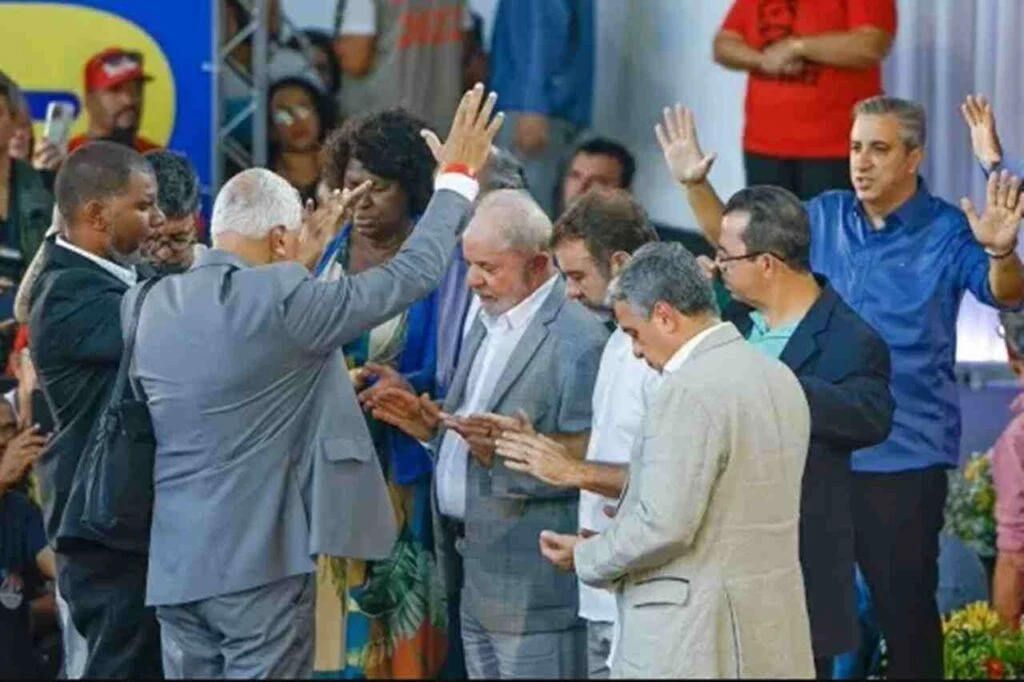 Lula participa de encontro com evangélicos em São Gonçalo